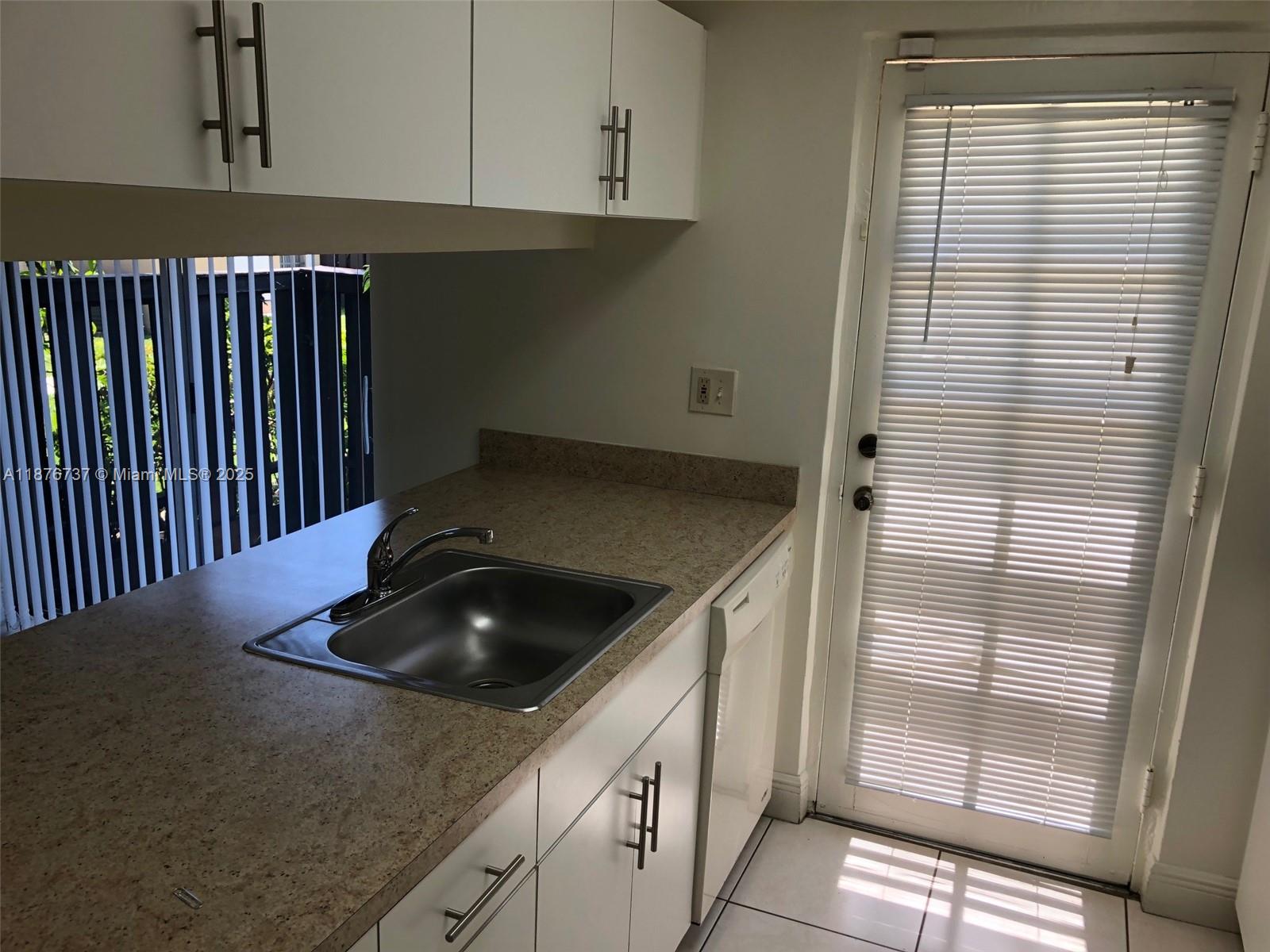 10808 2 / 2 1205 sq. ft. $ 2025-09-11 0 Photo