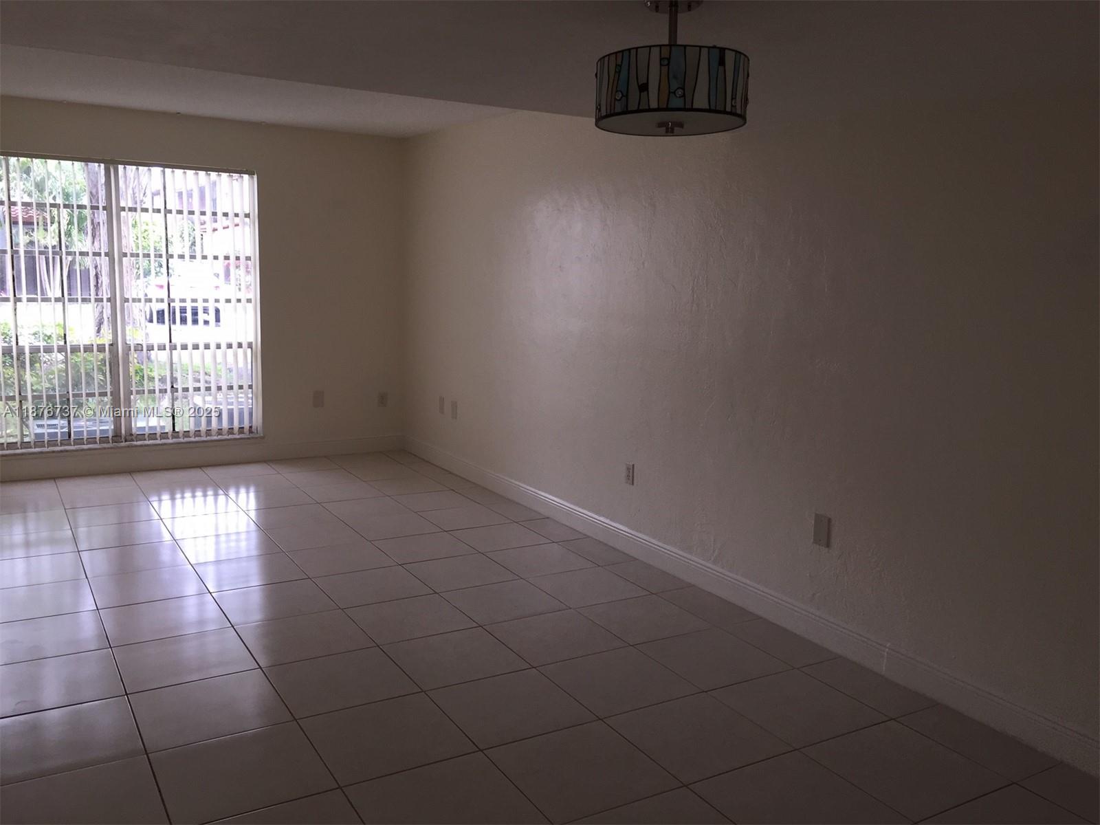 10808 2 / 2 1205 sq. ft. $ 2025-09-11 0 Photo