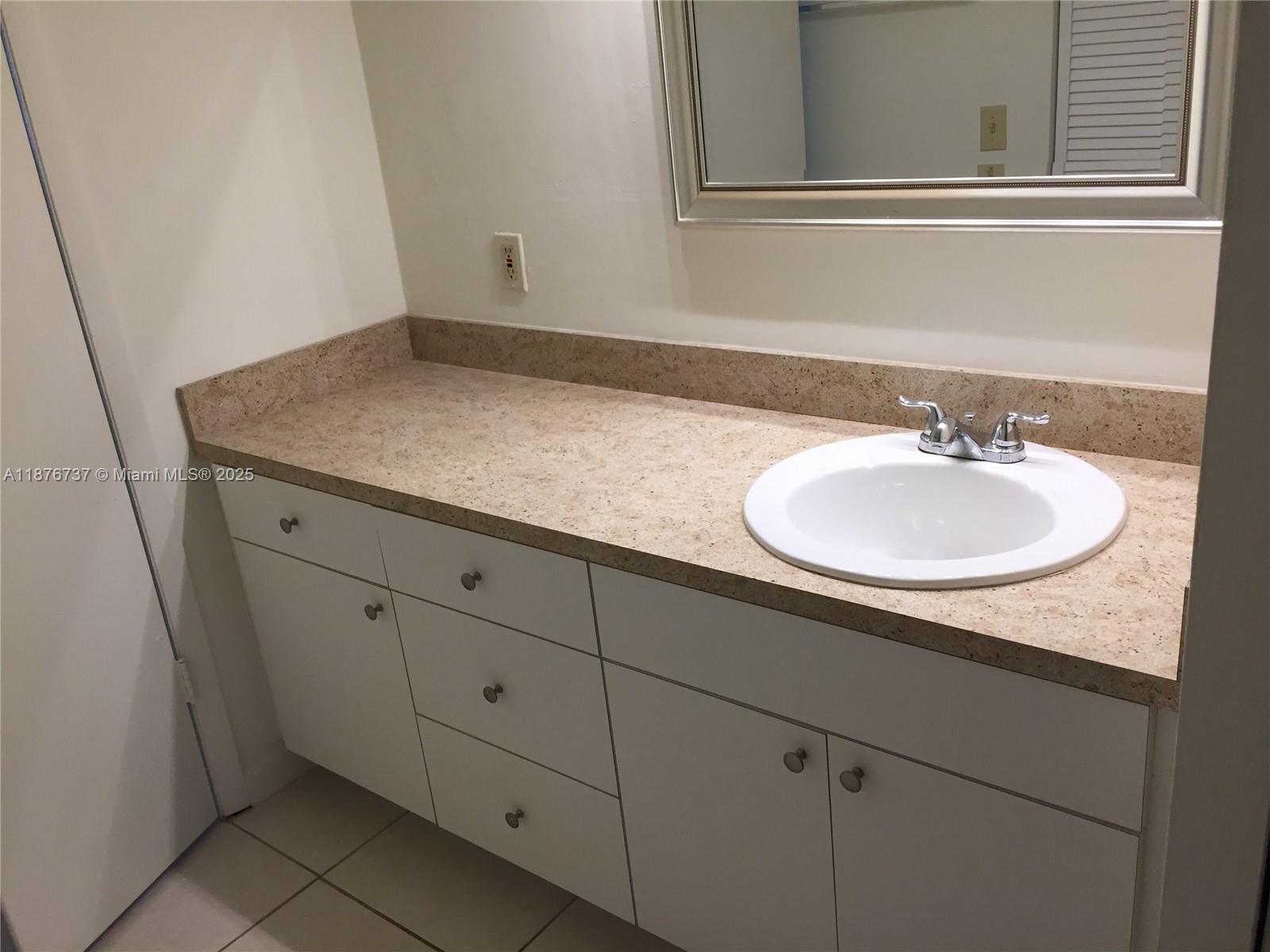 10808 2 / 2 1205 sq. ft. $ 2025-09-11 0 Photo