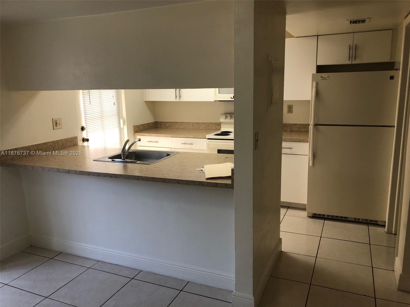 10808 2 / 2 1205 sq. ft. $ 2025-09-11 0 Photo