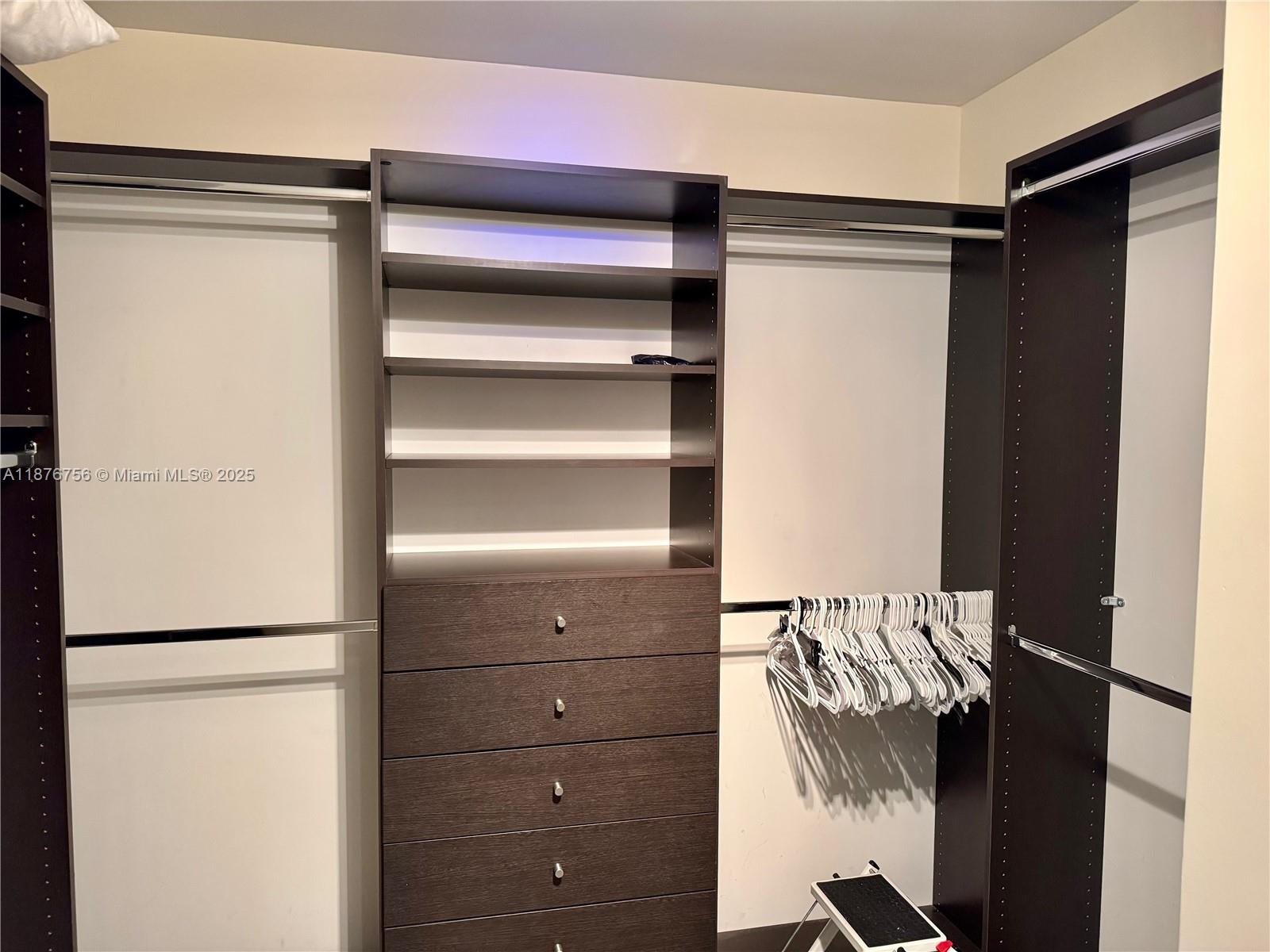 2512 2 / 2 1350 sq. ft. $ 2025-09-11 0 Photo