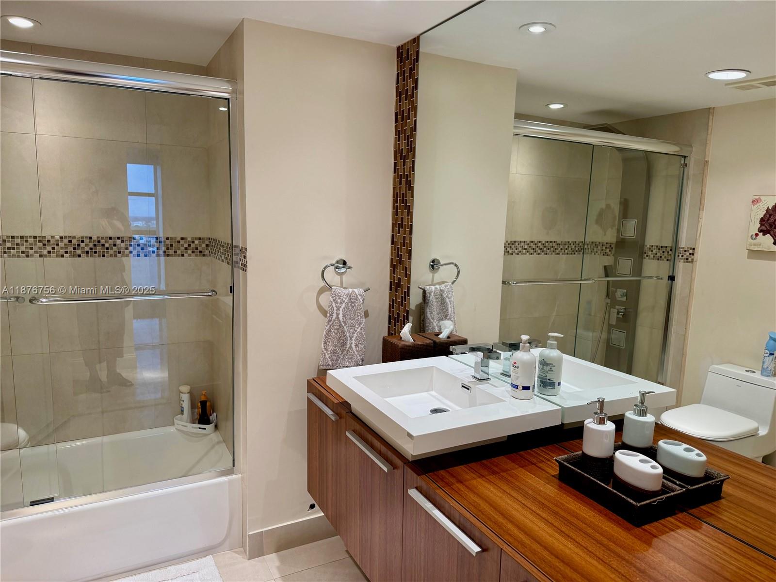 2512 2 / 2 1350 sq. ft. $ 2025-09-11 0 Photo