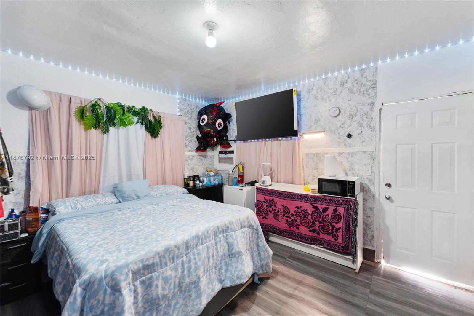   /   sq. ft. $ 2025-09-11 0 Photo