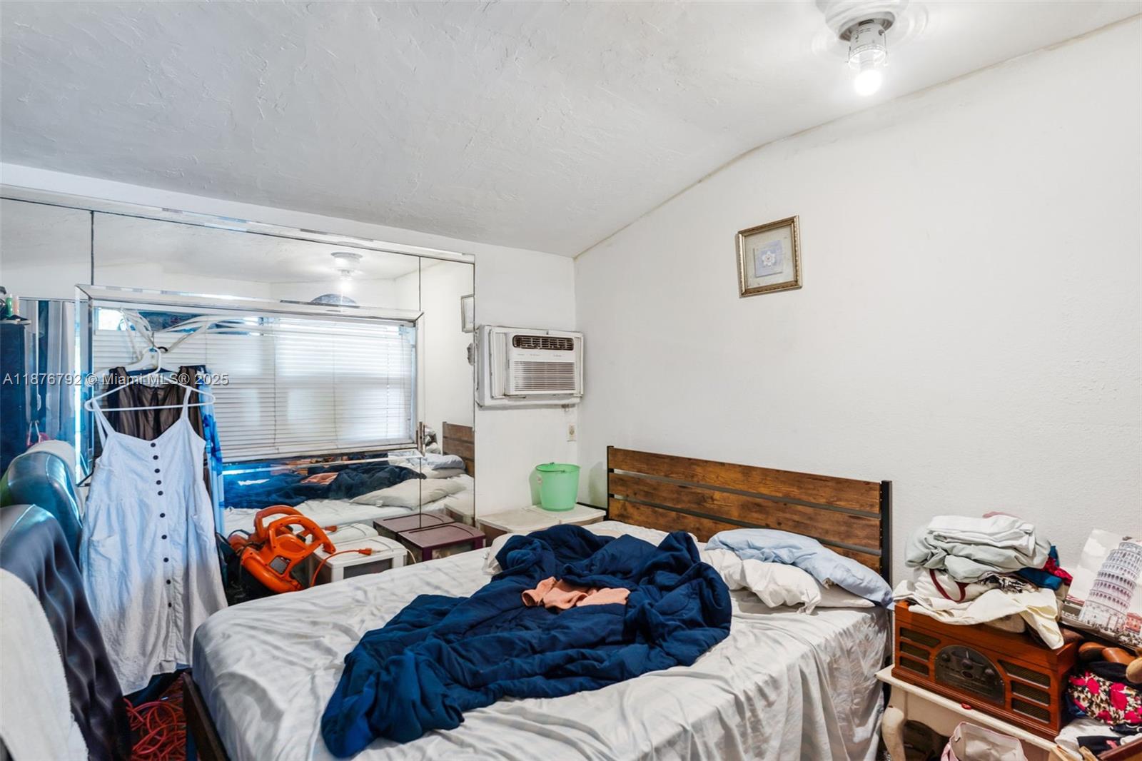   /   sq. ft. $ 2025-09-11 0 Photo