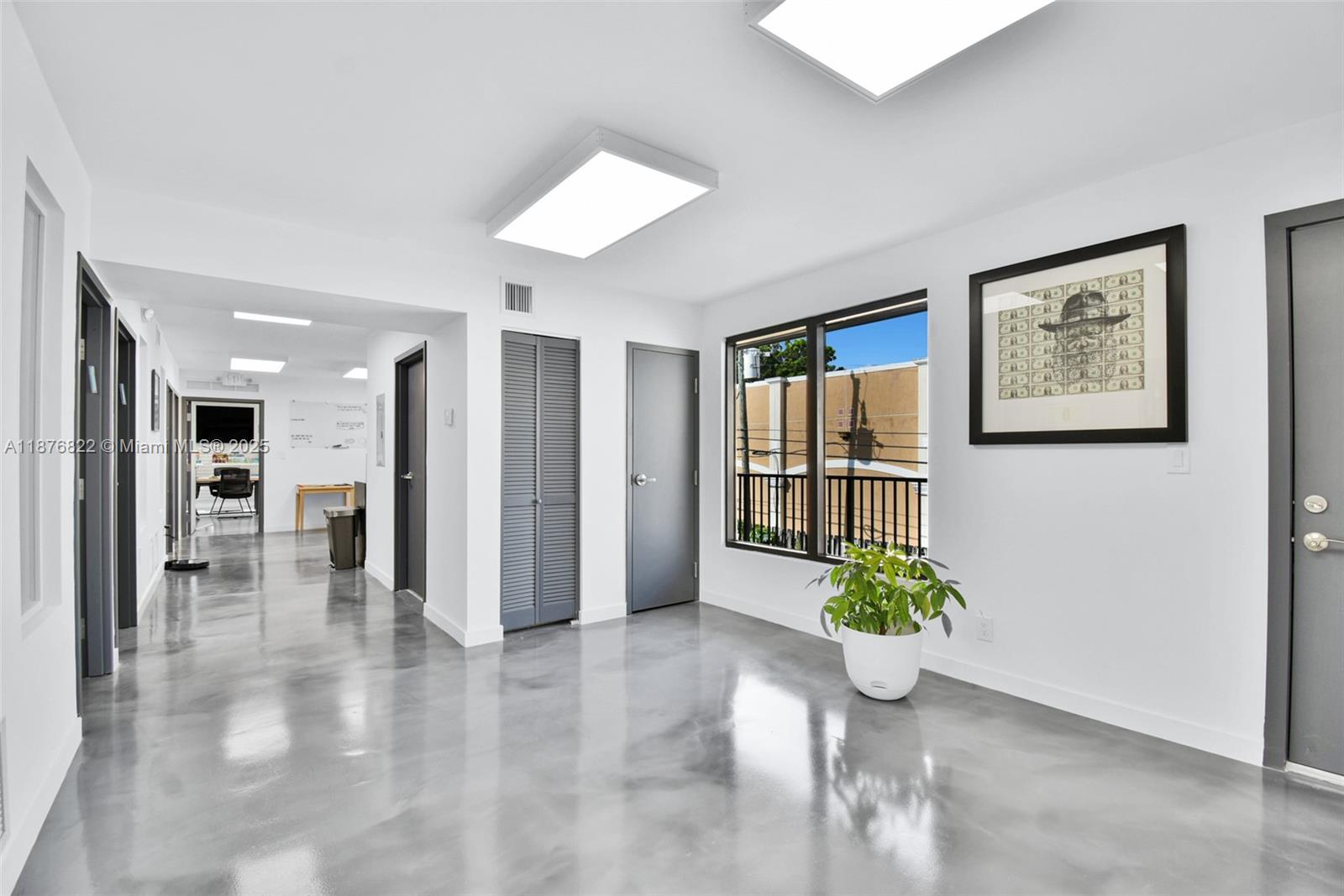   /   sq. ft. $ 2025-09-11 0 foto