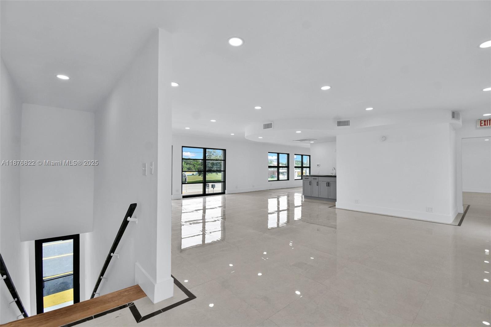   /   sq. ft. $ 2025-09-11 0 foto