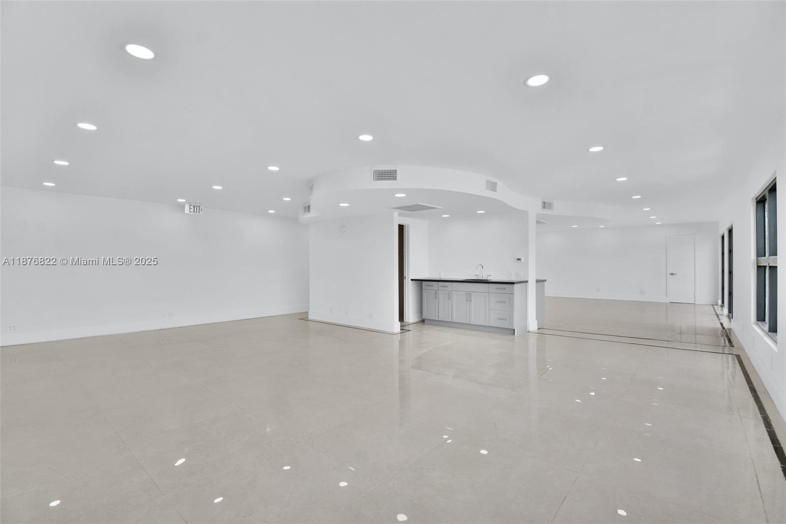   /   sq. ft. $ 2025-09-11 0 foto