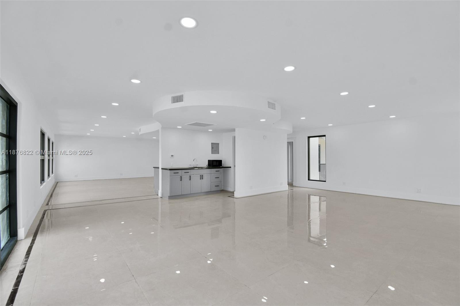   /   sq. ft. $ 2025-09-11 0 foto