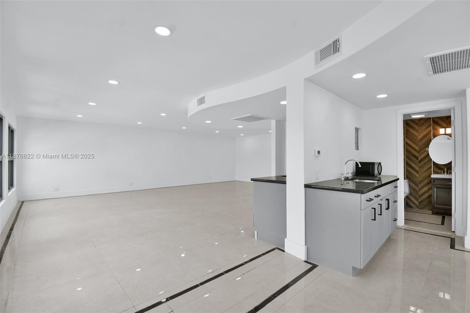   /   sq. ft. $ 2025-09-11 0 foto