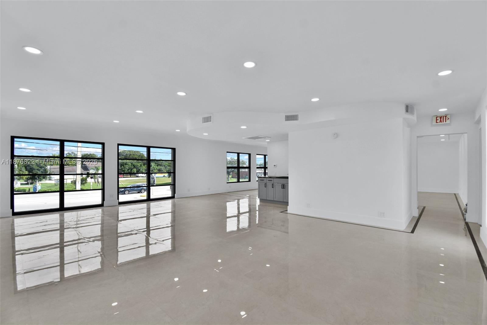   /   sq. ft. $ 2025-09-11 0 foto