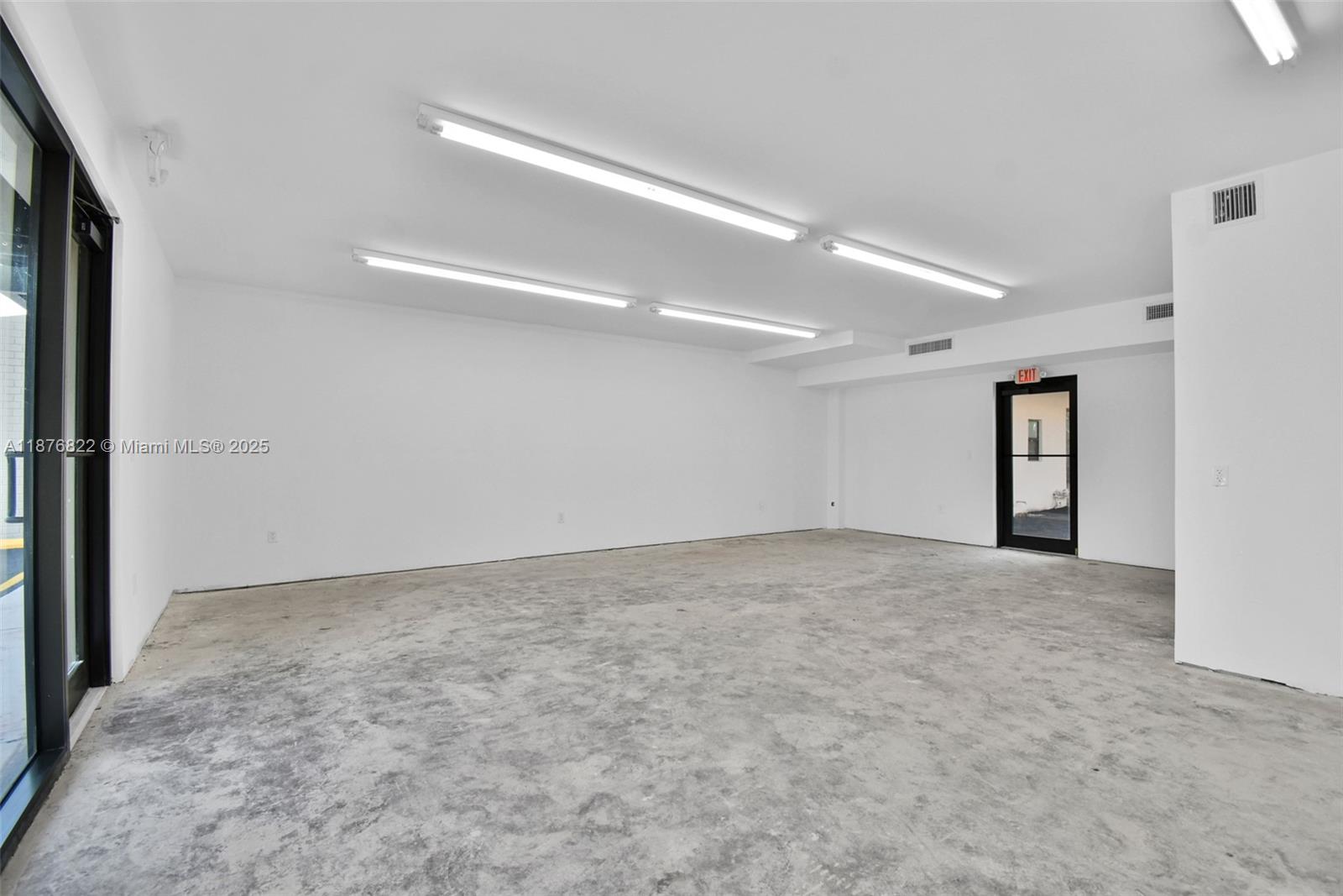   /   sq. ft. $ 2025-09-11 0 foto
