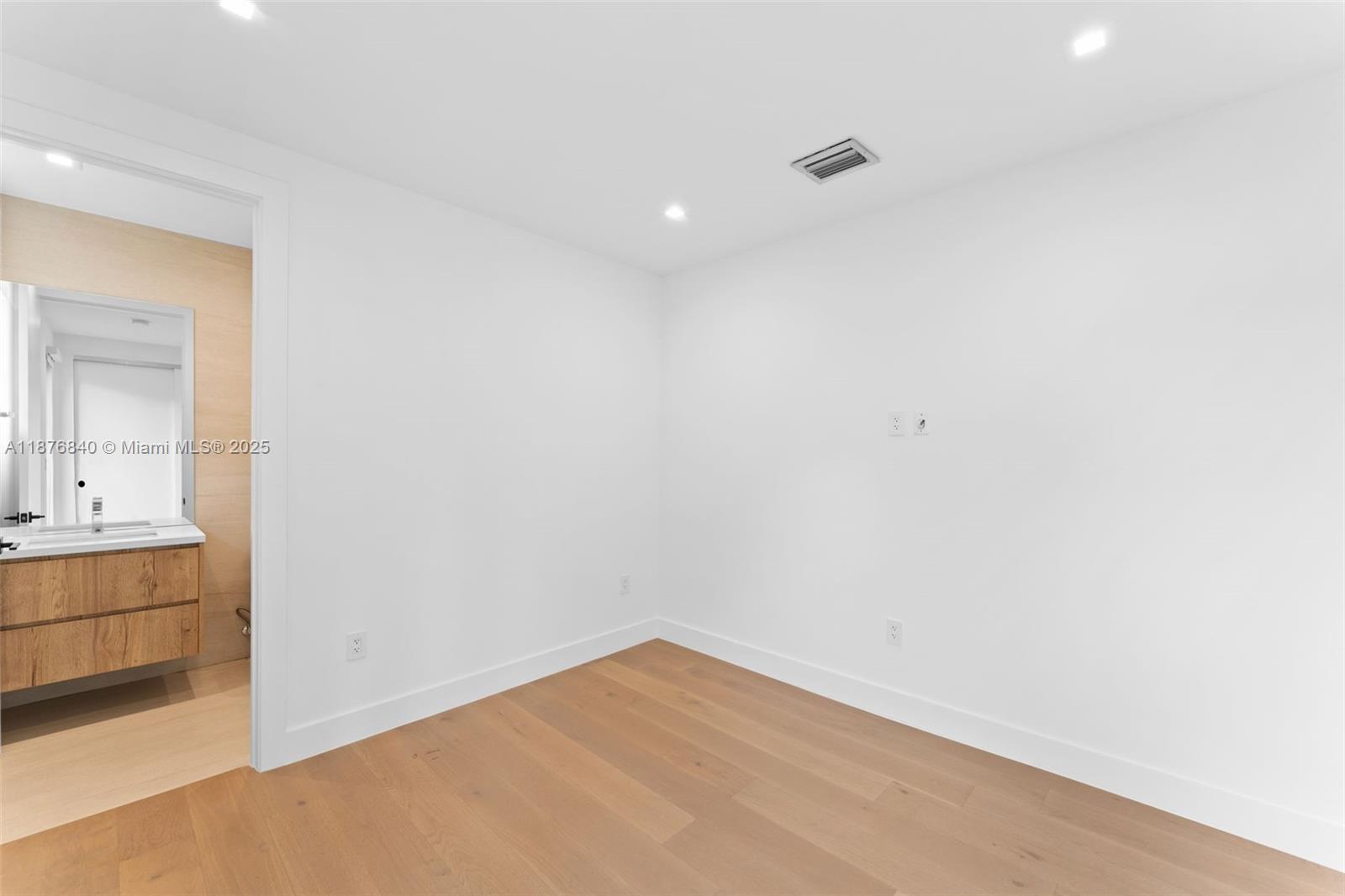   /  4660 sq. ft. $ 2025-09-11 0 Photo