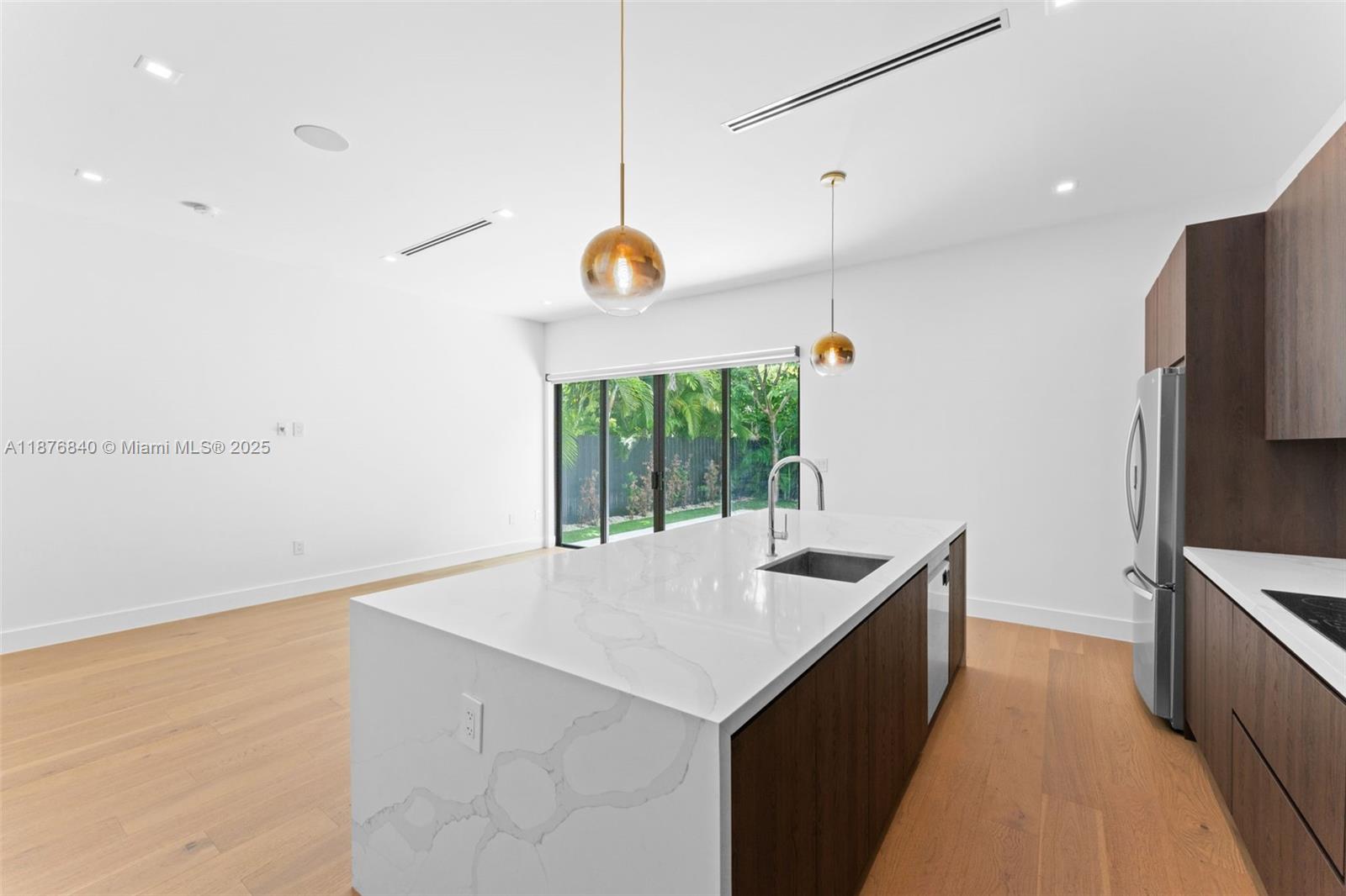   /  4660 sq. ft. $ 2025-09-11 0 Photo