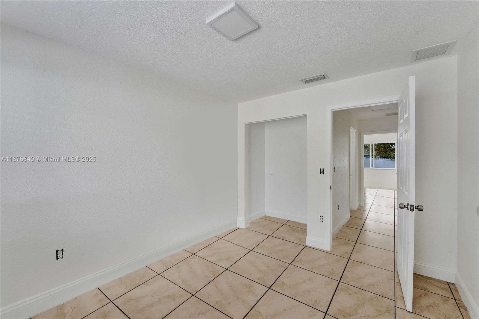   /  2150 sq. ft. $ 2025-09-11 0 Photo