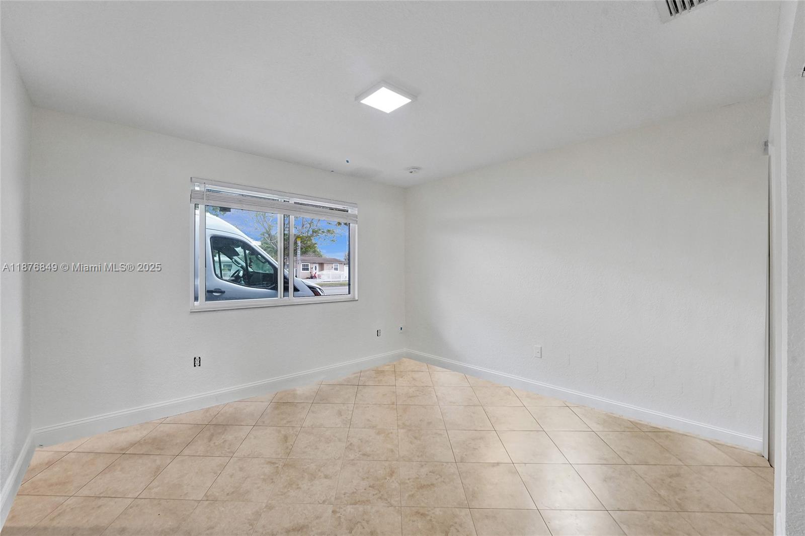   /  2150 sq. ft. $ 2025-09-11 0 Photo