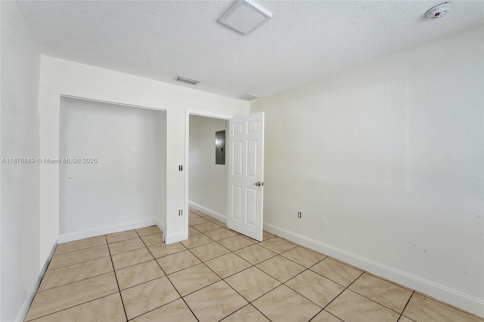   /  2150 sq. ft. $ 2025-09-11 0 Photo