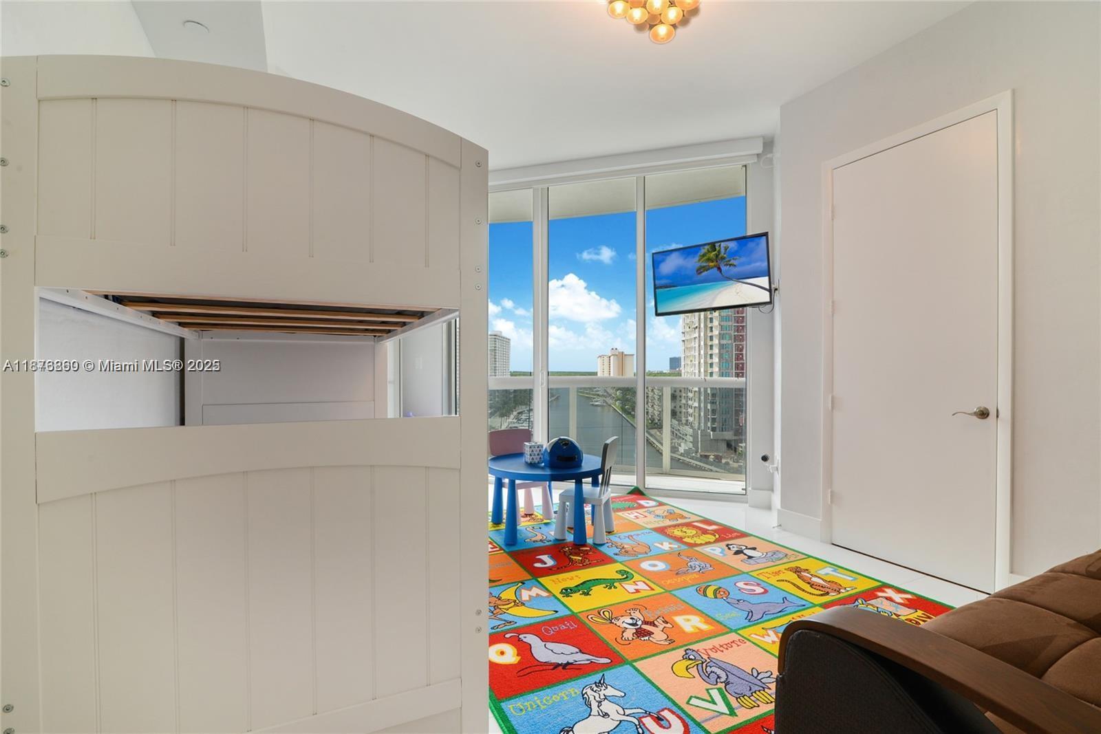 704 3 / 4 2558 sq. ft. $ 2025-09-11 0 Photo