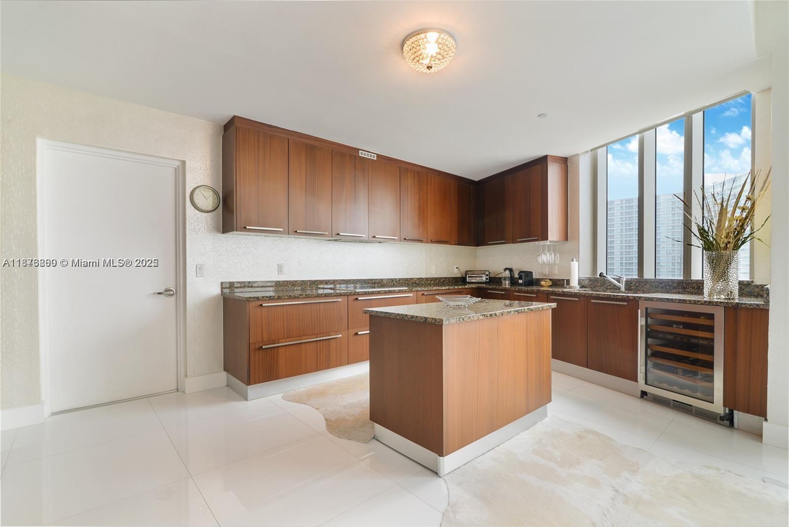 704 3 / 4 2558 sq. ft. $ 2025-09-11 0 Photo