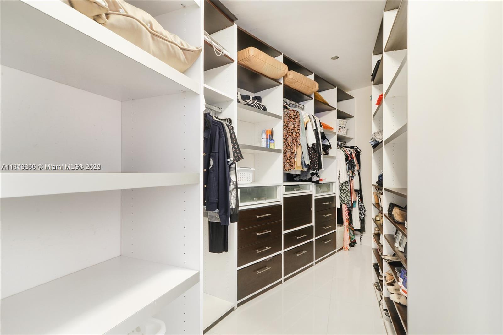 704 3 / 4 2558 sq. ft. $ 2025-09-11 0 Photo