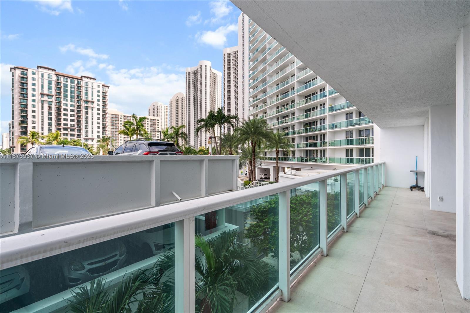 229 2 / 2 1331 sq. ft. $ 2025-09-11 0 foto
