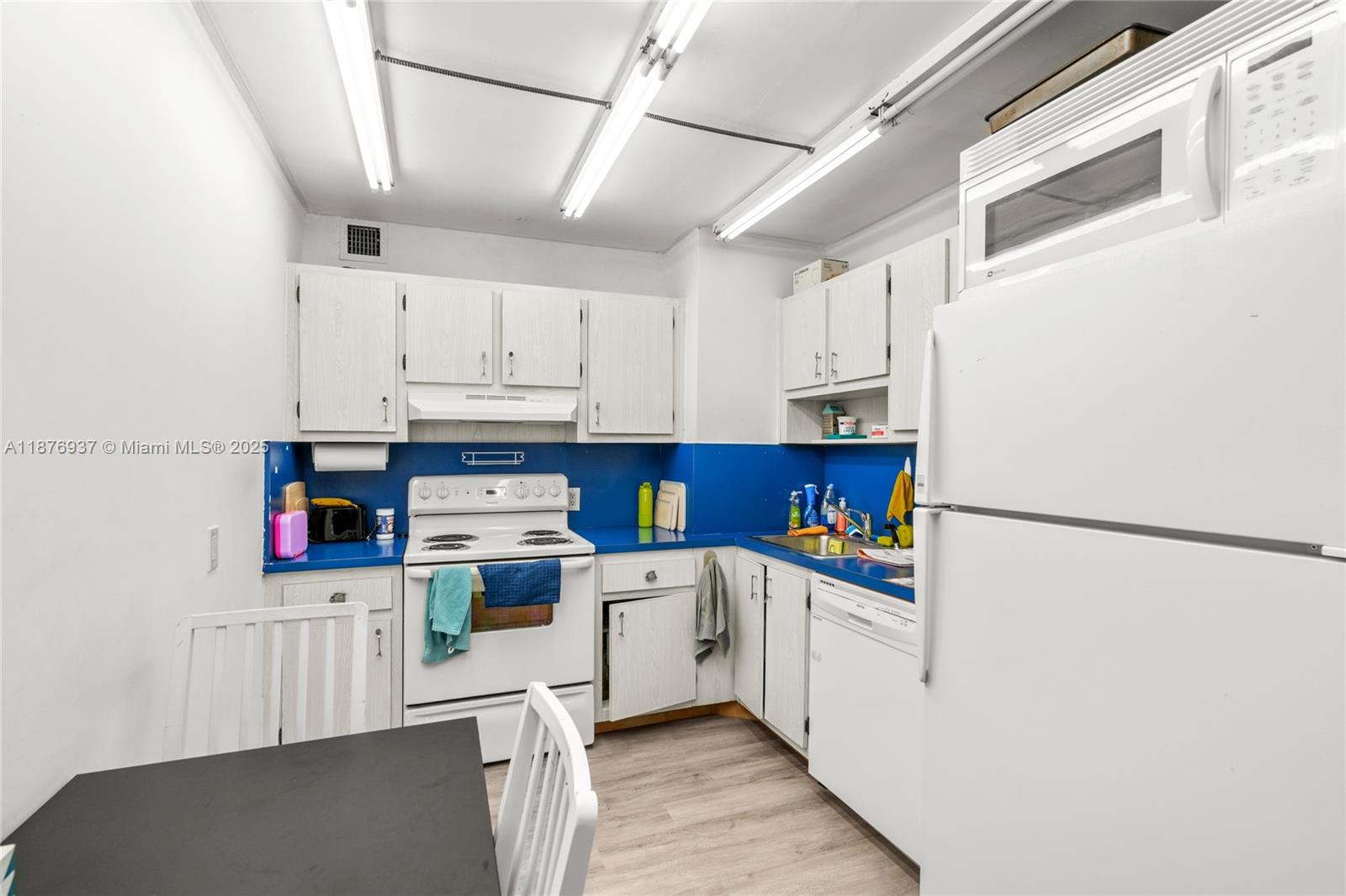 229 2 / 2 1331 sq. ft. $ 2025-09-11 0 foto