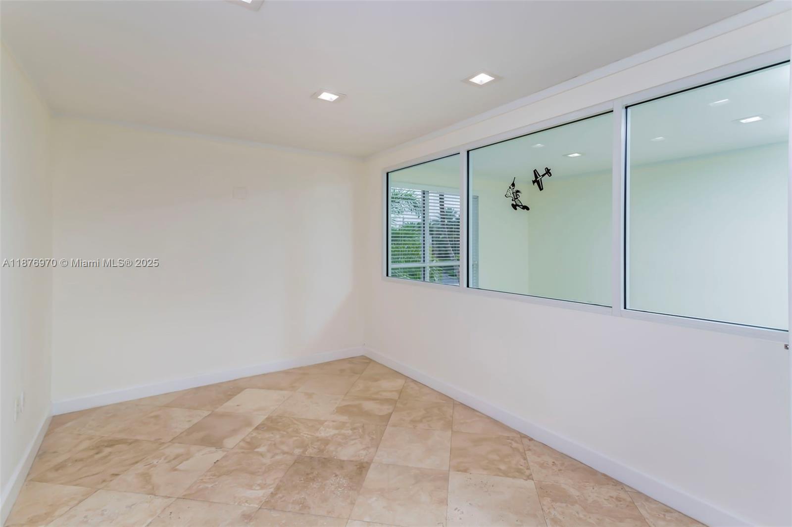 Ver detalles / sq. ft. $ 2025-09-11 0 foto
