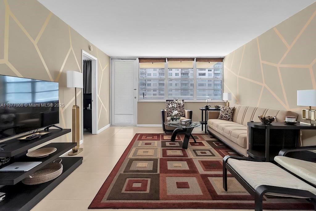 See details 708 2 / 2 1087 sq. ft. $ 2025-09-11 0 Photo