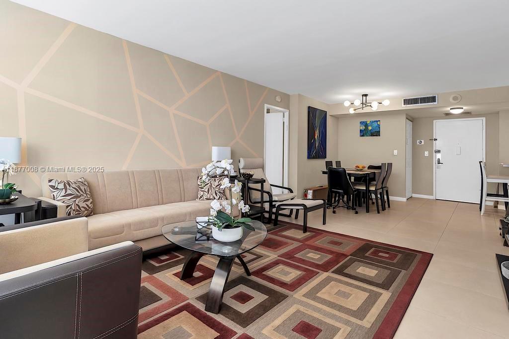 See details 708 2 / 2 1087 sq. ft. $ 2025-09-11 0 Photo