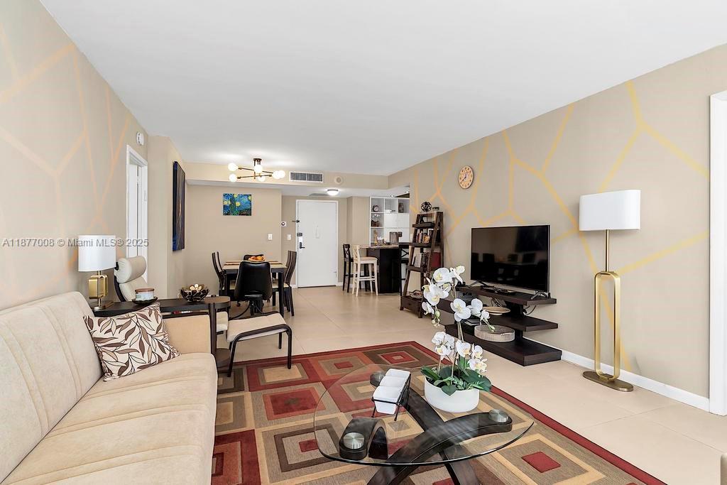 See details 708 2 / 2 1087 sq. ft. $ 2025-09-11 0 Photo