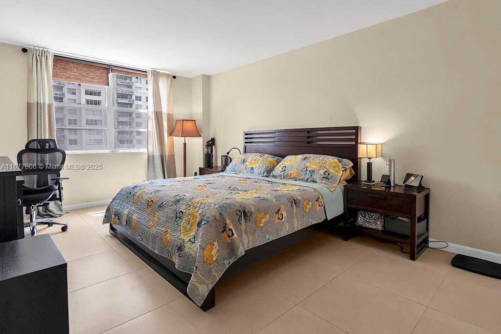 See details 708 2 / 2 1087 sq. ft. $ 2025-09-11 0 Photo