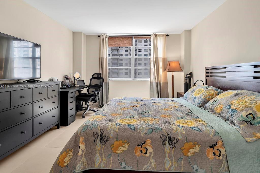 See details 708 2 / 2 1087 sq. ft. $ 2025-09-11 0 Photo