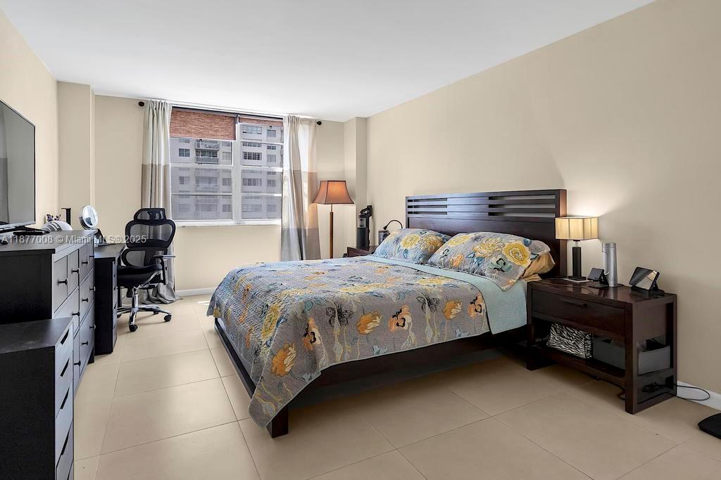 See details 708 2 / 2 1087 sq. ft. $ 2025-09-11 0 Photo