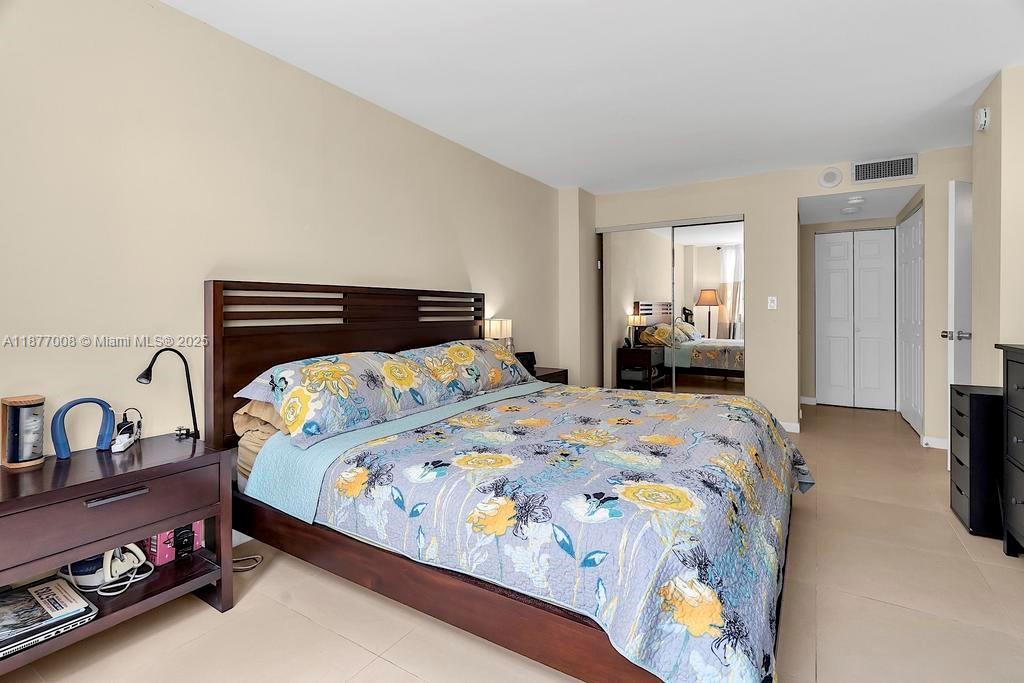See details 708 2 / 2 1087 sq. ft. $ 2025-09-11 0 Photo