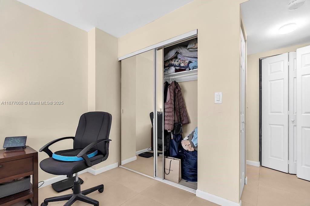 See details 708 2 / 2 1087 sq. ft. $ 2025-09-11 0 Photo
