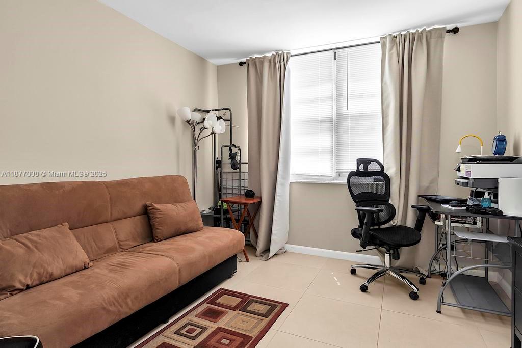 See details 708 2 / 2 1087 sq. ft. $ 2025-09-11 0 Photo
