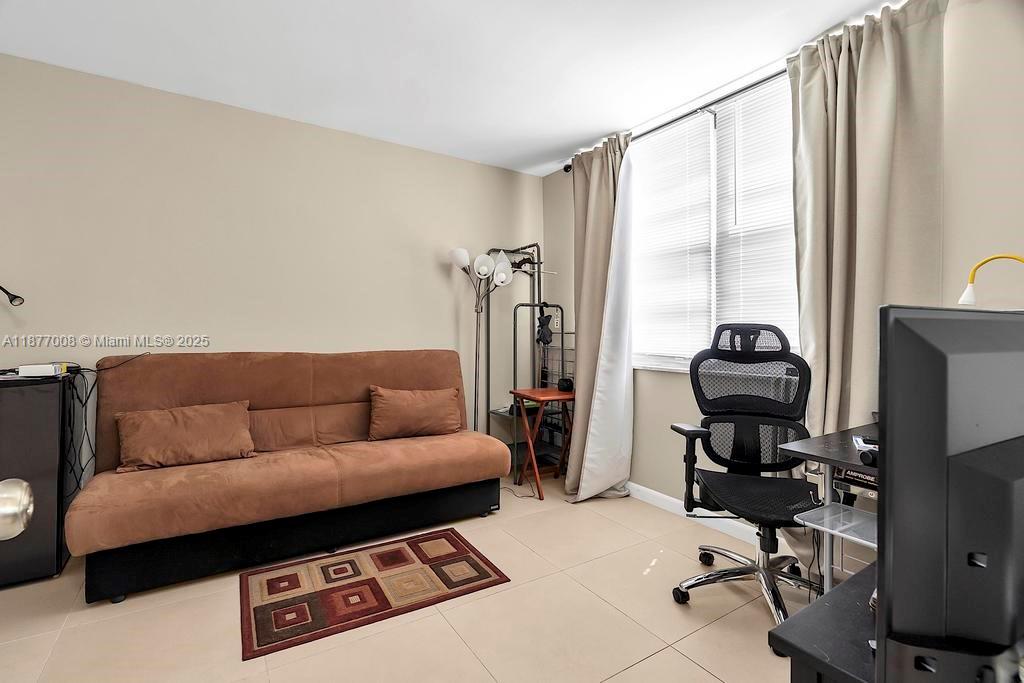 See details 708 2 / 2 1087 sq. ft. $ 2025-09-11 0 Photo