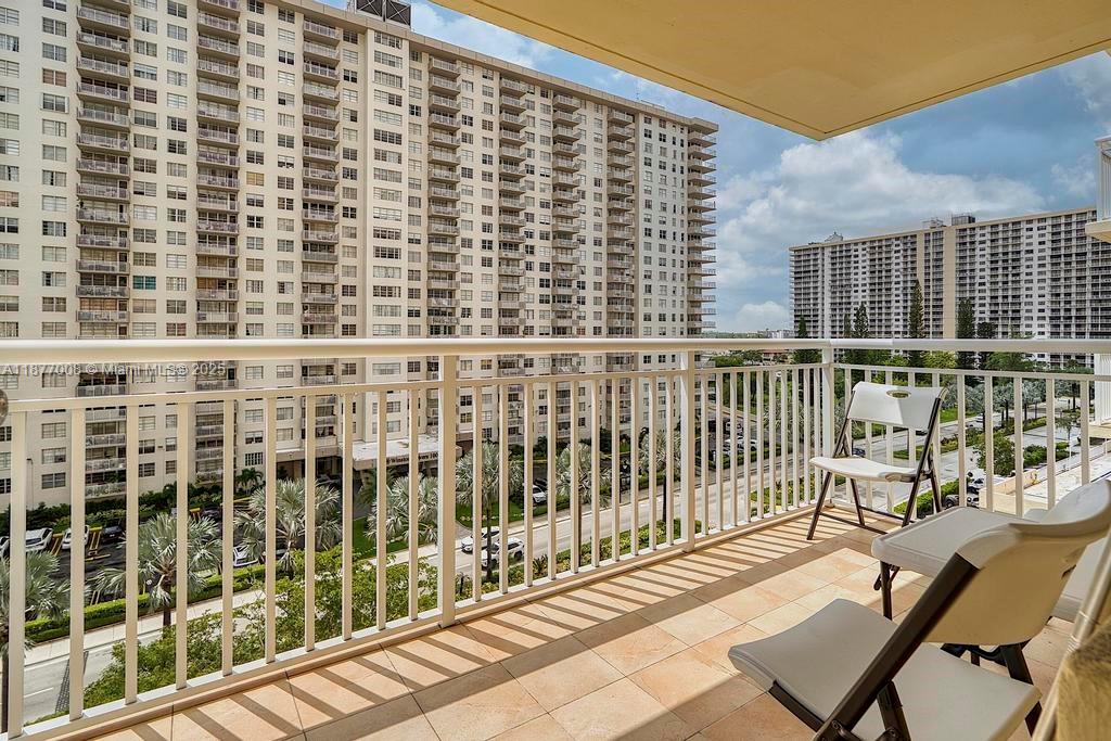 See details 708 2 / 2 1087 sq. ft. $ 2025-09-11 0 Photo