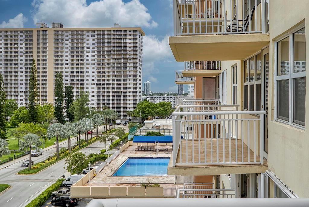 See details 708 2 / 2 1087 sq. ft. $ 2025-09-11 0 Photo