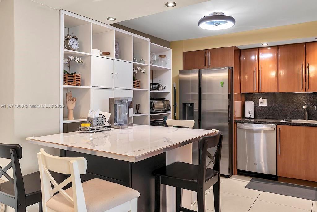 See details 708 2 / 2 1087 sq. ft. $ 2025-09-11 0 Photo