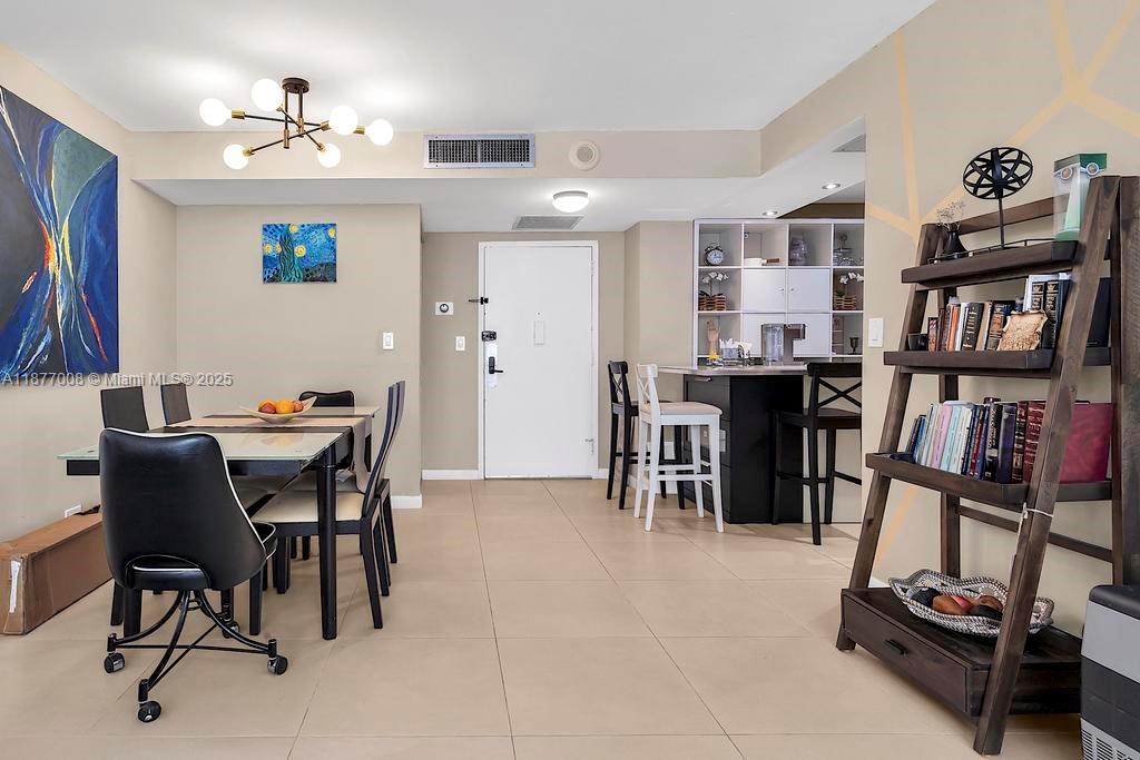 See details 708 2 / 2 1087 sq. ft. $ 2025-09-11 0 Photo