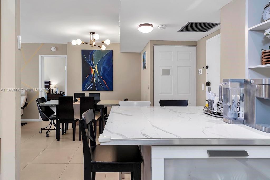 See details 708 2 / 2 1087 sq. ft. $ 2025-09-11 0 Photo