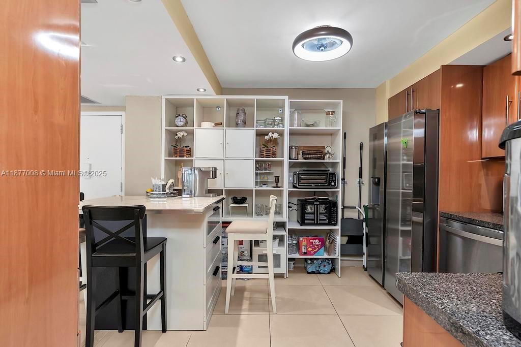 See details 708 2 / 2 1087 sq. ft. $ 2025-09-11 0 Photo