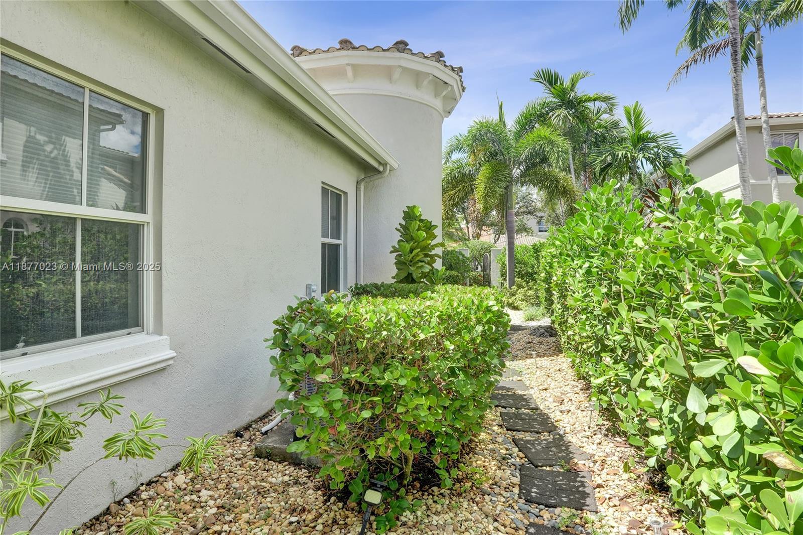 Photo of 842 Spinnaker Dr E  (842), Hollywood, Florida, 33019 - 