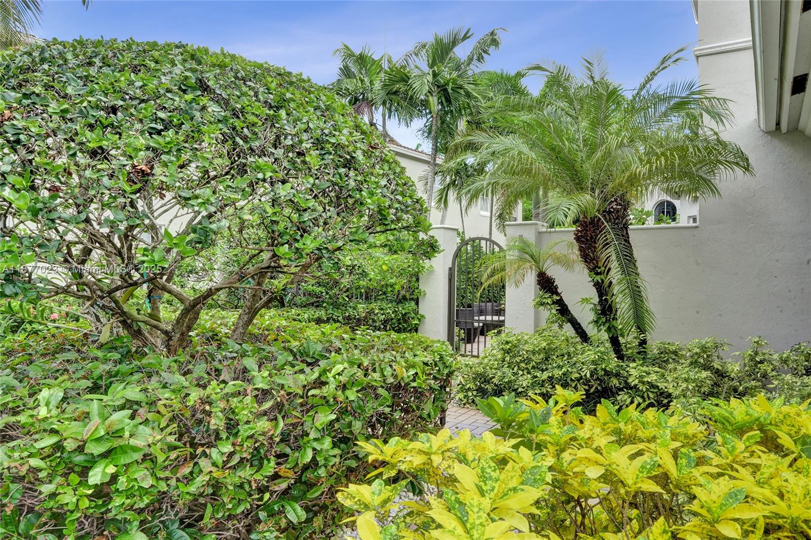 Photo of 842 Spinnaker Dr E  (842), Hollywood, Florida, 33019 - 