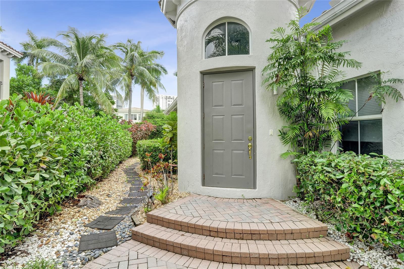 Photo of 842 Spinnaker Dr E  (842), Hollywood, Florida, 33019 - 