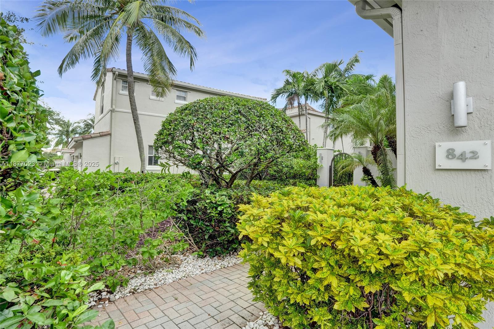 Photo of 842 Spinnaker Dr E  (842), Hollywood, Florida, 33019 - 