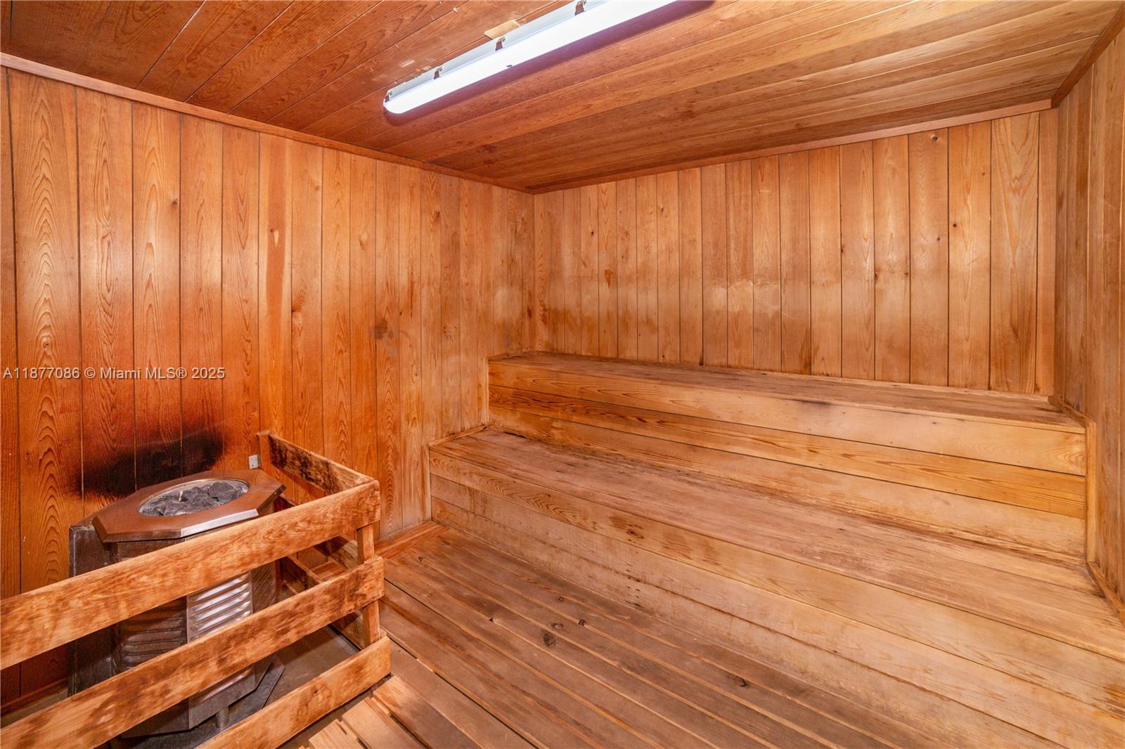 Photo of 1904 Ocean Dr  #604, Hallandale Beach, Florida, 33009 - Men and Women's Locker Rooms/Showers and Saunas
