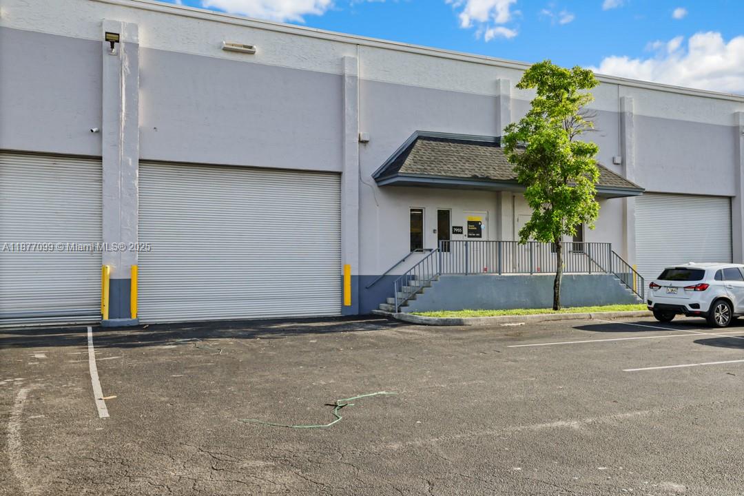 See details 7995-7999 / sq. ft. $ 2025-09-11 0 Photo
