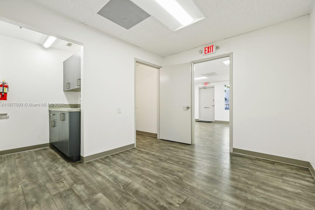 See details 7995-7999 / sq. ft. $ 2025-09-11 0 Photo