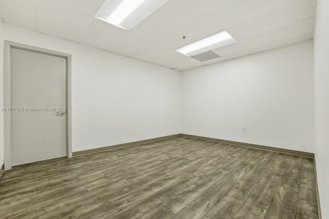 See details 7995-7999 / sq. ft. $ 2025-09-11 0 Photo